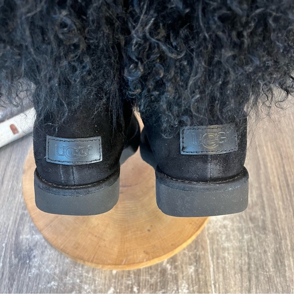*UGG | Classic Short Curly Sheepskin Cuff Mongolian Black Suede Boots Size 6 - Picture 8 of 15